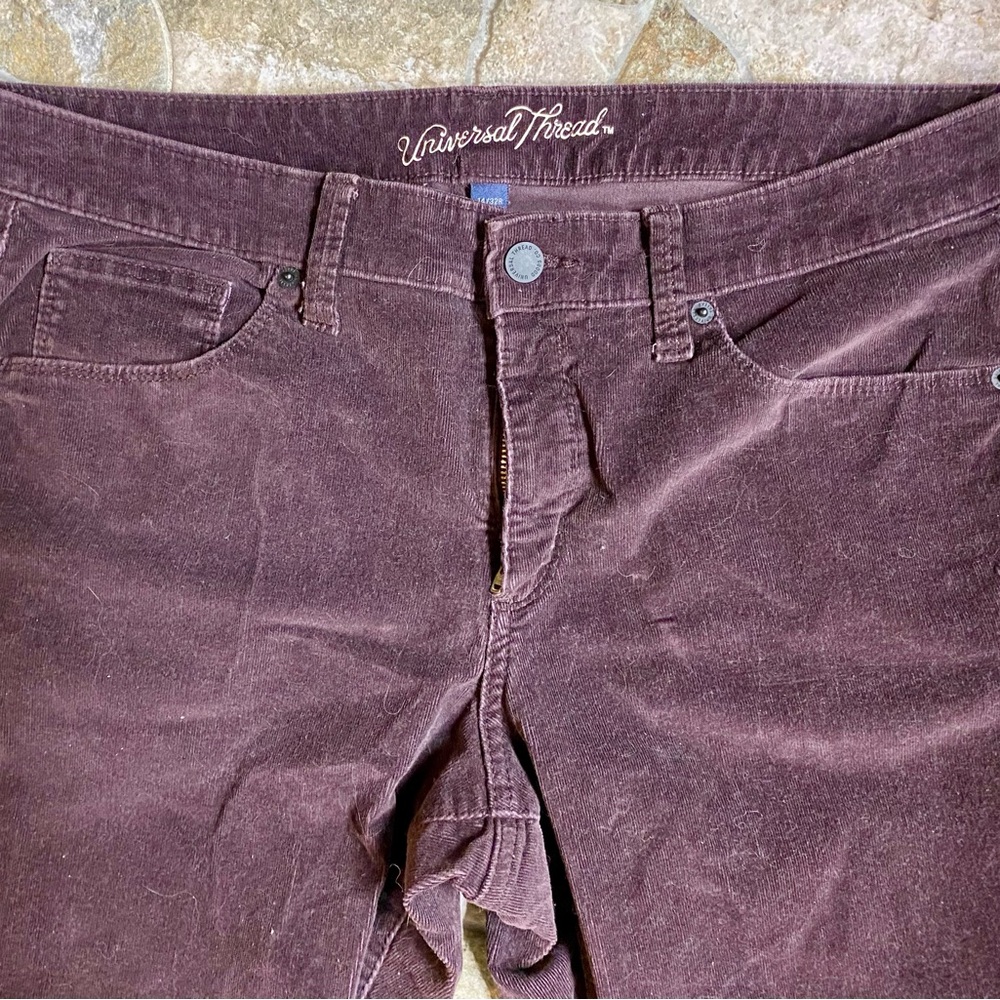 Universal Threads size 14/32 burgundy corduroy jeans . - Picture 2 of 4